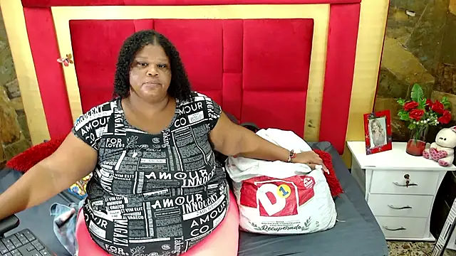 Snapshot of Exoticbigmandy chatting on October 29, 8:41 pm Exoticbigmandy online show from October 29, 8:41 pm