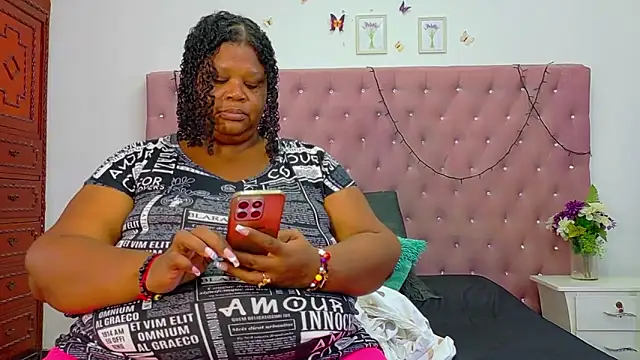 Snapshot of Exoticbigmandy chatting on October 7, 9:05 pm Exoticbigmandy online show from October 7, 9:05 pm