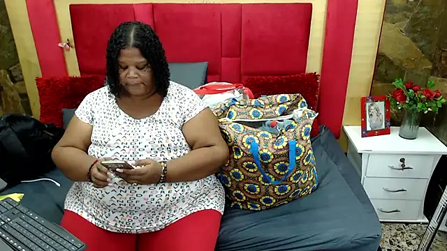 Snapshot of Exoticbigmandy chatting on October 17, 9:38 pm Exoticbigmandy online show from October 17, 9:38 pm