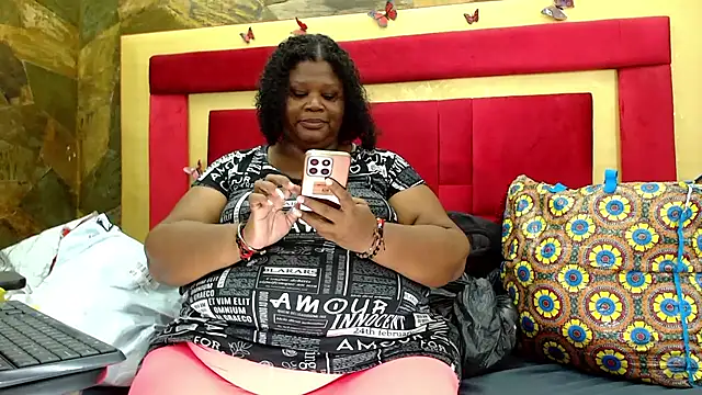 Snapshot of Exoticbigmandy chatting on November 12, 9:07 pm Exoticbigmandy online show from November 12, 9:07 pm