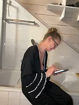 LucyLingerie78 online show from December 4, 8:08 pm