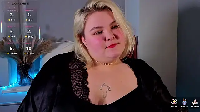 Snapshot of Ellabigbaby chatting on October 12, 4:41 pm Ellabigbaby online show from October 12, 4:41 pm