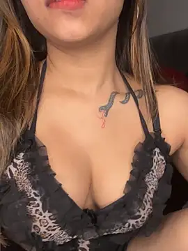 Snapshot of Scarlett_1819 chatting on November 14, 6:44 pm Scarlett 1819 online show from November 14, 6:44 pm