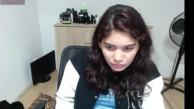 Snapshot of MalloryMyers chatting on October 12, 8:32 pm MalloryMyers online show from October 12, 8:32 pm