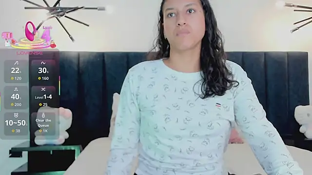 Snapshot of niia7 chatting on October 3, 7:37 pm niia7 online show from October 3, 7:37 pm