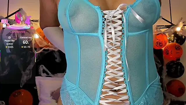 niia7 online show from October 31, 6:26 pm