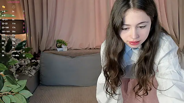 Snapshot of JulianaChapel chatting on November 2, 8:19 am JulianaChapel online show from November 2, 8:19 am