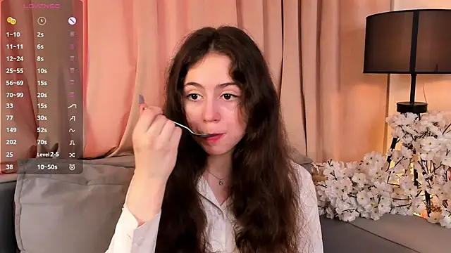 Snapshot of JulianaChapel chatting on September 9, 8:35 am JulianaChapel online show from September 9, 8:35 am