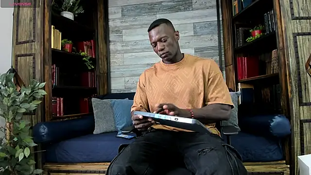 MarcusBlack  online show from April 14, 3:06 pm