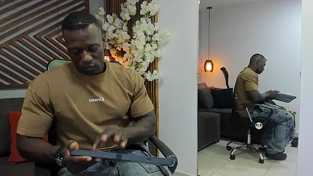 MarcusBlack  online show from February 12, 3:01 pm