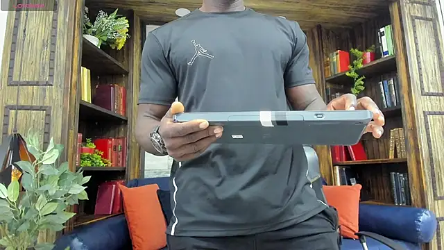 MarcusBlack  online show from November 27, 11:43 am