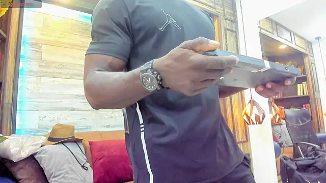 MarcusBlack  online show from November 26, 11:43 am