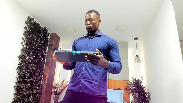 MarcusBlack  online show from April 13, 12:31 pm