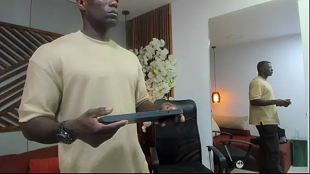 MarcusBlack  online show from October 6, 11:33 am