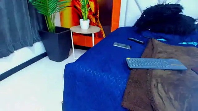 Snapshot of owen-stone chatting on February 21, 12:01 am owen-stone online show from February 21, 12:01 am