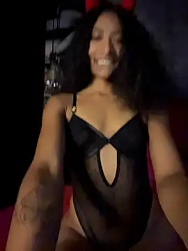 Snapshot of SweetCheeksXXX chatting on June 6, 9:20 pm SweetCheeksXXX online show from June 6, 9:20 pm
