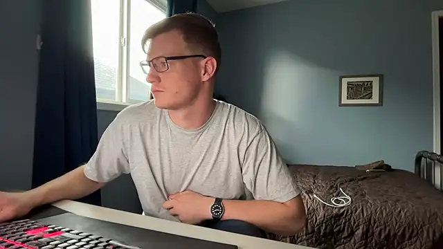 lustylyndon online show from June 16, 3:12 pm