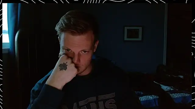 lustylyndon online show from December 13, 8:04 pm