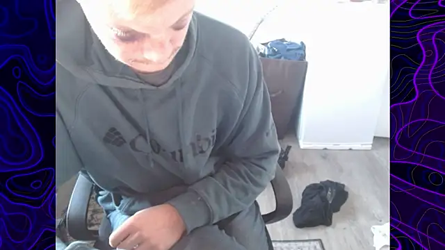 lustylyndon online show from September 27, 4:46 pm