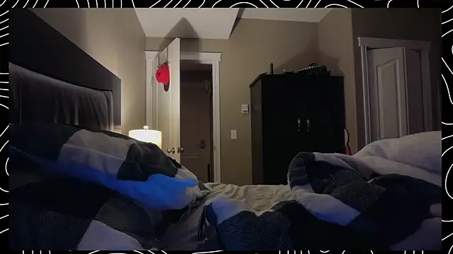 lustylyndon online show from December 21, 7:32 am