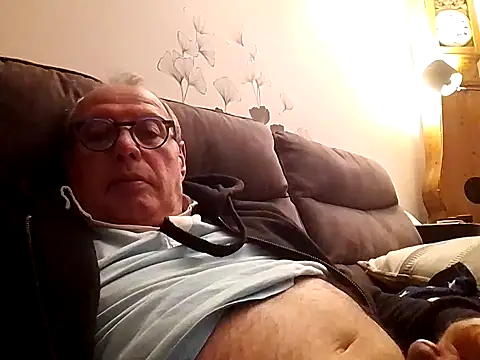 Vince072 online show from October 8, 6:41 pm