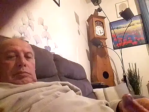 Vince072 online show from October 28, 4:50 pm