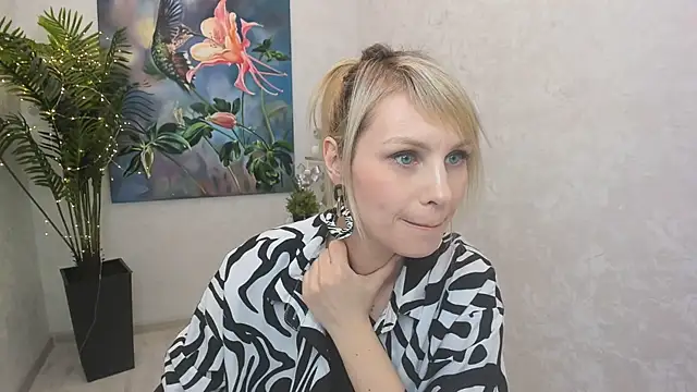 LindaSandy 1 online show from January 13, 8:07 am