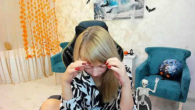 LindaSandy 1 online show from October 26, 9:10 am