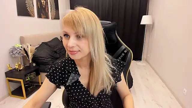 LindaSandy 1 online show from September 22, 6:08 am