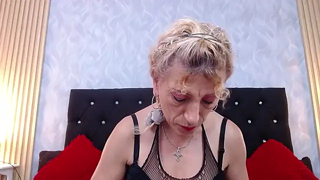 xandrinakarzon online show from November 3, 7:50 pm