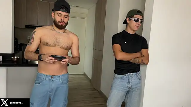 Snapshot of zoneboys chatting on December 18, 6:56 pm zoneboys online show from December 18, 6:56 pm