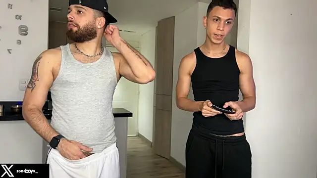 Snapshot of zoneboys chatting on November 15, 9:19 pm zoneboys online show from November 15, 9:19 pm