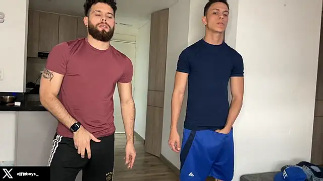 Snapshot of zoneboys chatting on November 18, 9:29 pm zoneboys online show from November 18, 9:29 pm