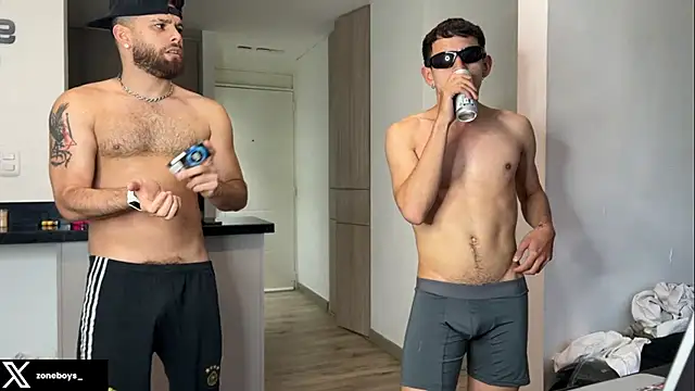 Snapshot of zoneboys chatting on September 15, 10:54 pm zoneboys online show from September 15, 10:54 pm