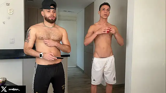 Snapshot of zoneboys chatting on September 12, 10:31 pm zoneboys online show from September 12, 10:31 pm