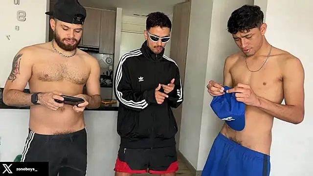 Snapshot of zoneboys chatting on December 19, 3:14 pm zoneboys online show from December 19, 3:14 pm