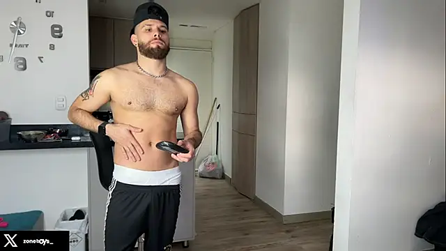 Snapshot of zoneboys chatting on September 23, 10:28 pm zoneboys online show from September 23, 10:28 pm