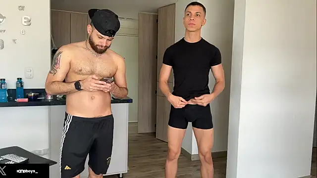 Snapshot of zoneboys chatting on September 20, 8:03 pm zoneboys online show from September 20, 8:03 pm