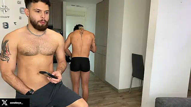 Snapshot of zoneboys chatting on February 6, 10:06 pm zoneboys online show from February 6, 10:06 pm