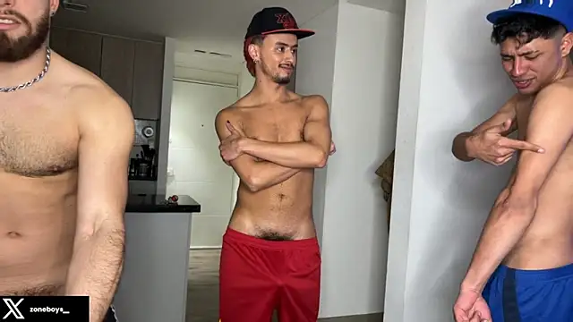 Snapshot of zoneboys chatting on December 4, 11:48 pm zoneboys online show from December 4, 11:48 pm