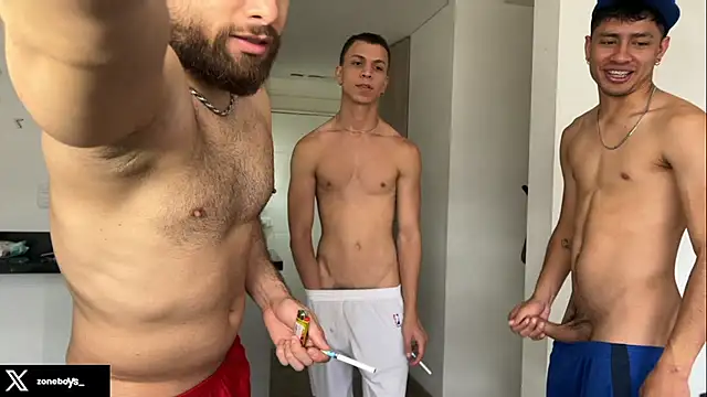 Snapshot of zoneboys chatting on November 1, 8:14 pm zoneboys online show from November 1, 8:14 pm