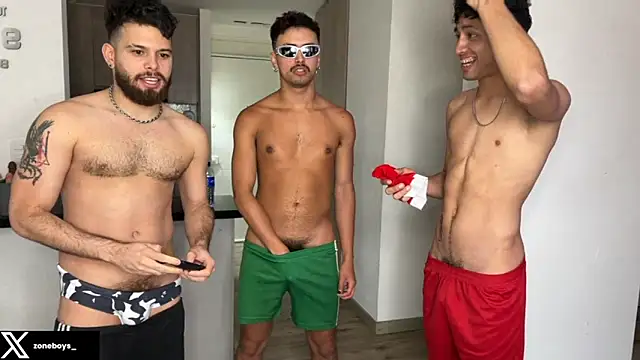 Snapshot of zoneboys chatting on December 16, 10:14 pm zoneboys online show from December 16, 10:14 pm