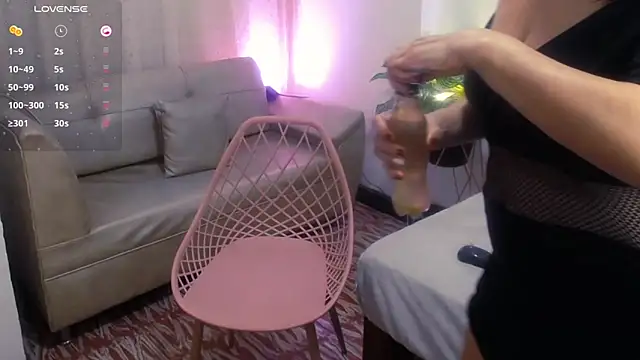 Yeseniaa25  online show from April 17, 3:15 pm