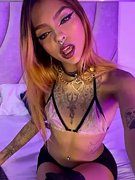 AnnahiBaker online show from January 10, 11:00 pm