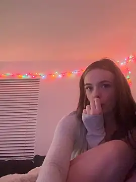 superlonelygirl04 online show from December 17, 3:11 am