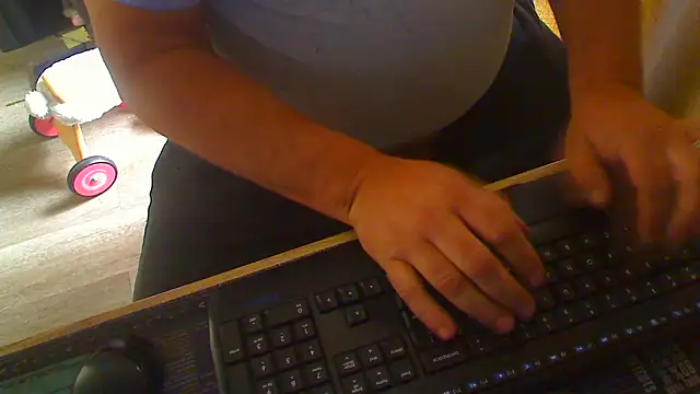 latexsub75 online show from February 8, 10:07 pm