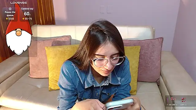 alesiamoore online show from December 17, 3:06 pm