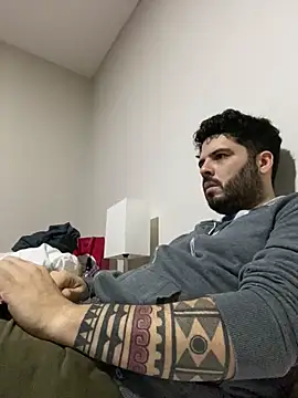 Snapshot of uto857 chatting on November 14, 12:25 am uto857 online show from November 14, 12:25 am