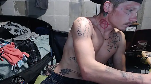 Snapshot of mastertrap chatting on November 11, 4:07 am mastertrap online show from November 11, 4:07 am