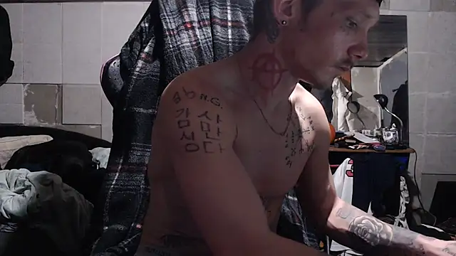 Snapshot of mastertrap chatting on December 5, 6:01 am mastertrap online show from December 5, 6:01 am